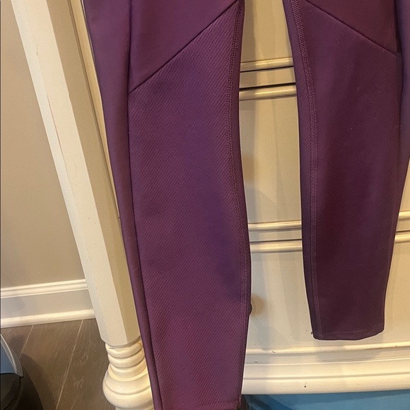ALO Yoga Plum Leggings - Picture 5 of 10